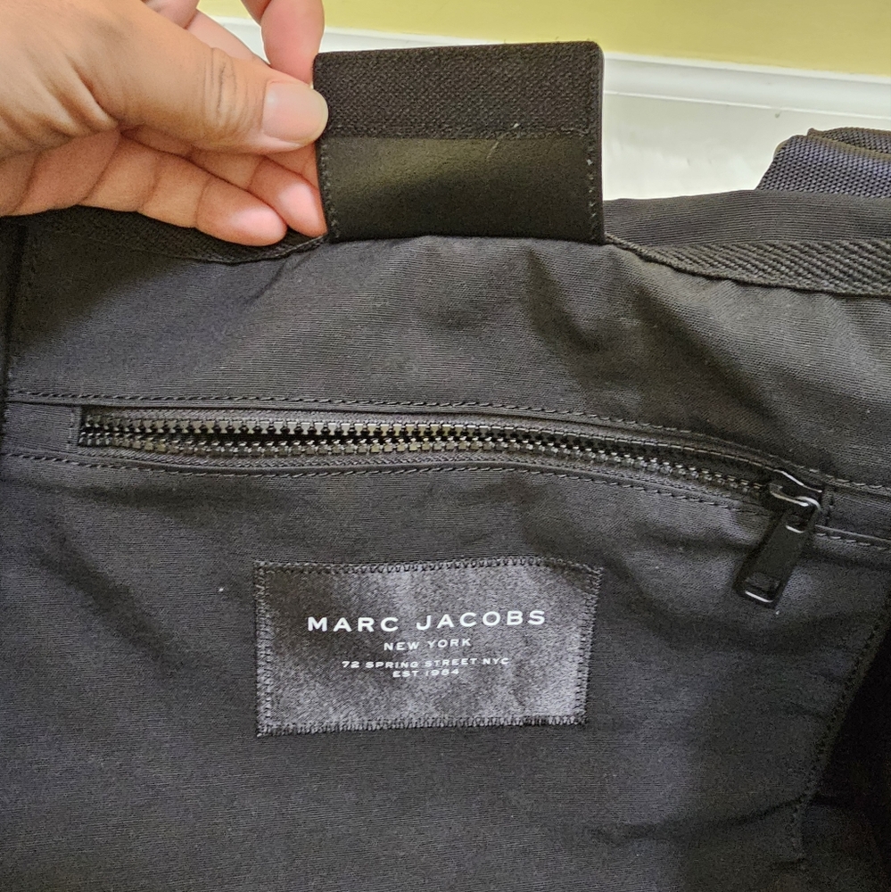 THE MARC JACOBS Logo Canvas Tote - Picture 11 of 17